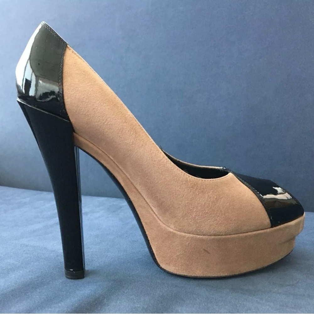 Louis Vuitton Tan Suede Pumps with Black Patent Leather Accents - Size 38 / 8 - Picture 6 of 12